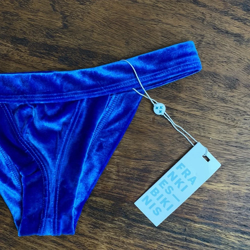 🌼 NWT Frankie’s Bikinis Set XS